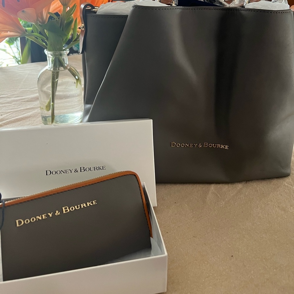 Dooney & Bourke Set